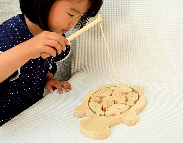 魚釣り 木のおもちゃ