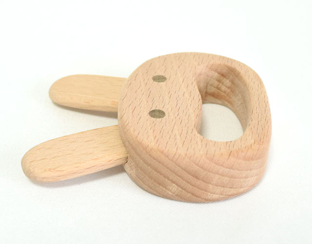 うさぎの大きな口が赤ちゃんの手に馴染みます