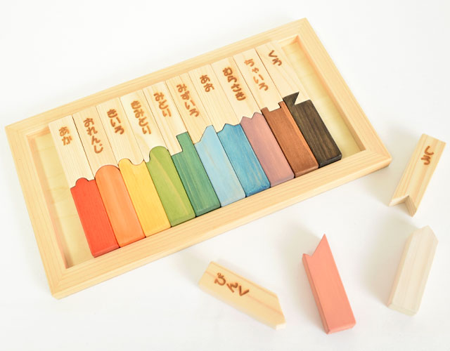 ロハスオイルを使用した12色の木製パズル「色いろかたち」安心安全な日本製おもちゃ