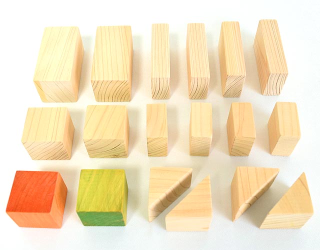 幼児の手にぴったりサイズの木曽ひのき積み木