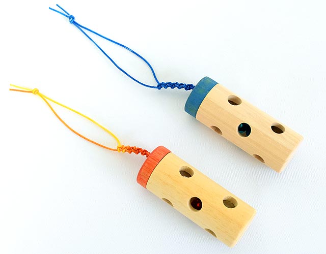 木曽ひのきで作られた手づくりの木製ラトル「りんりんラトル」