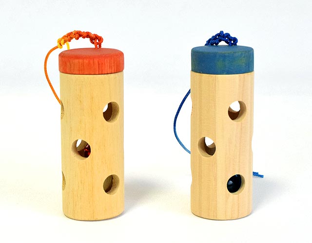 信州青木村の木工房のこのこーばが製作した木のガラガラ