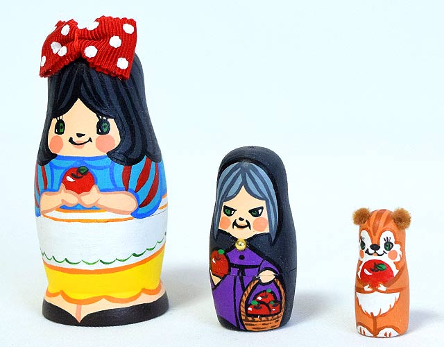 日本製のマトリョーシカ 白雪姫 入れ子細工 工芸品